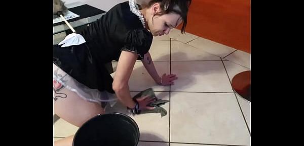  Domestic cleaner gets a face full of piss and cleans it up